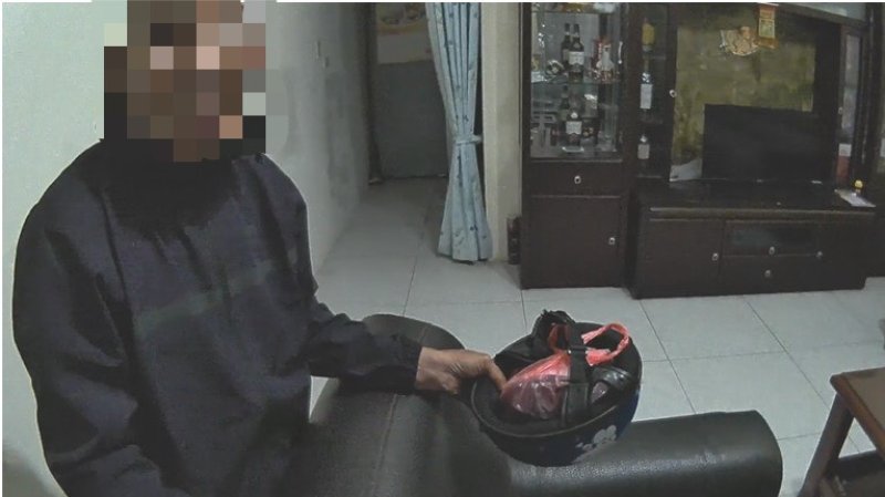 港灣新聞網 / 八旬翁自摔無照上路!內埔警暖心護送返家還宣導新制