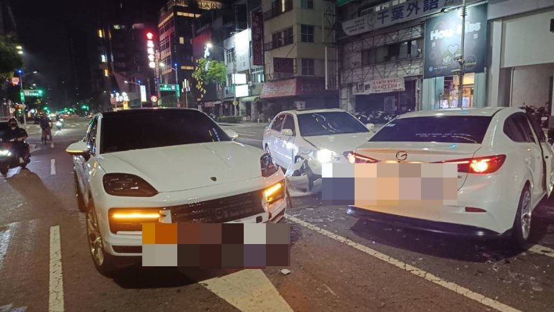 港灣新聞網 / 深夜連環撞!中山七賢路口3車碰撞 疑操作不慎釀禍
