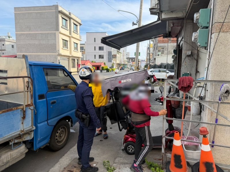 港灣新聞網 / 8旬婦凌晨騎電輔車迷航 岡山警兩天神救援「人平安、車也找回」