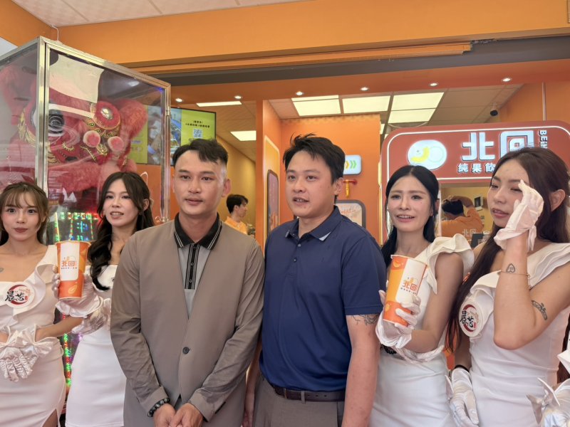 港灣新聞網 / 北回果飲高雄建國店520開幕爆人氣!200杯免費果飲一小時秒殺