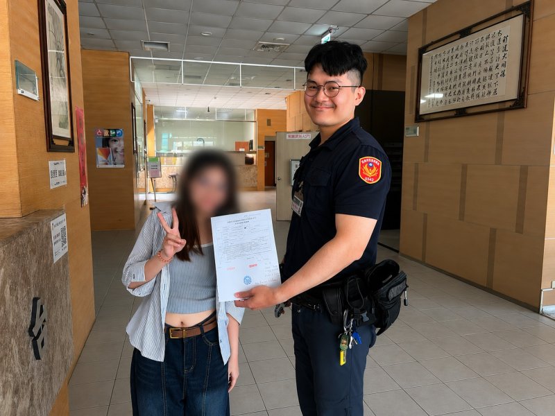 港灣新聞網 / 泰國正妹遊台護照竟失蹤!左營暖警英文神救援 網讚:根本旅遊攻略王