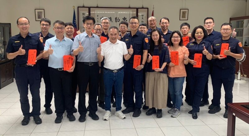 港灣新聞網/打擊犯罪24小時不打烊!前鎮警友辦事處警察節慰勉警察同仁