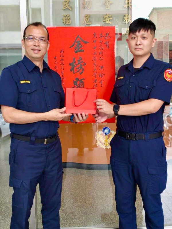 港灣新聞網/值勤不忘進修!南投分局警員洪瑜亨金榜題名 考取中央警大法律學研究所