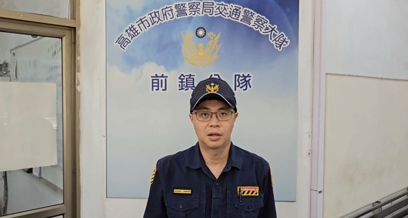 港灣新聞網/高雄公車撞上站亭!靠站下客失準釀事故 幸無人傷亡