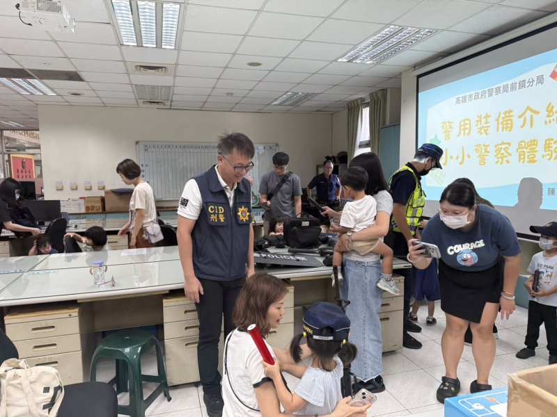 港灣新聞網/警察叔叔來開箱!前鎮警分局攜手草衙親子館 小小警察體驗寓教於樂