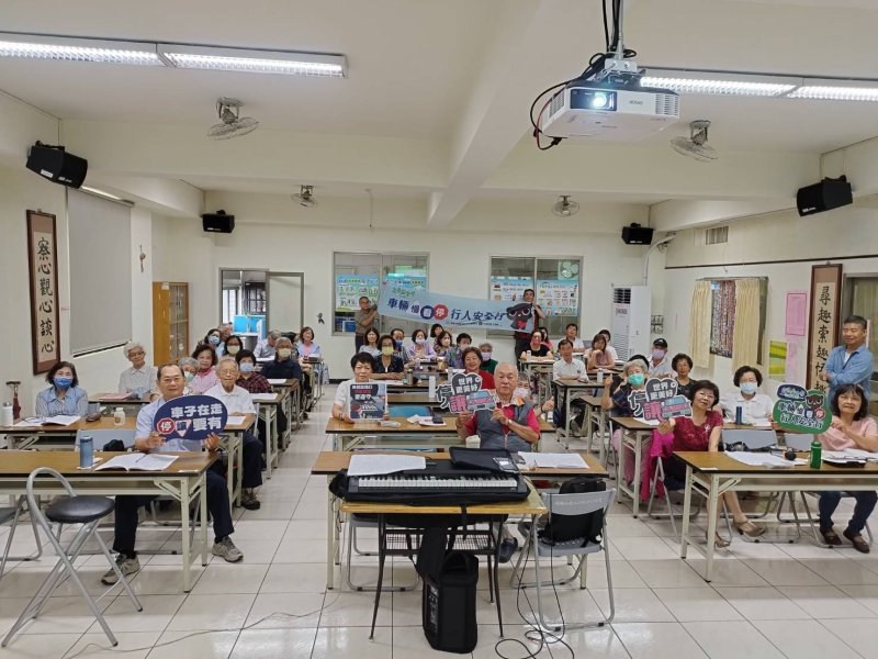港灣新聞網/高齡駕駛換照新制一次看!苓雅監理站提醒70歲以上長者 不懂恐影響駕照權益