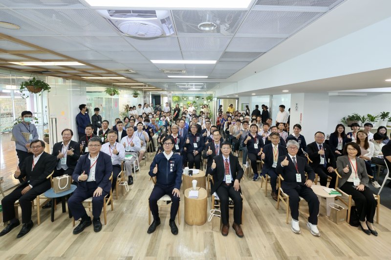 港灣新聞網/高雄26項碳權計畫全面啟動!陳其邁:把「碳負擔」變成「碳資產」