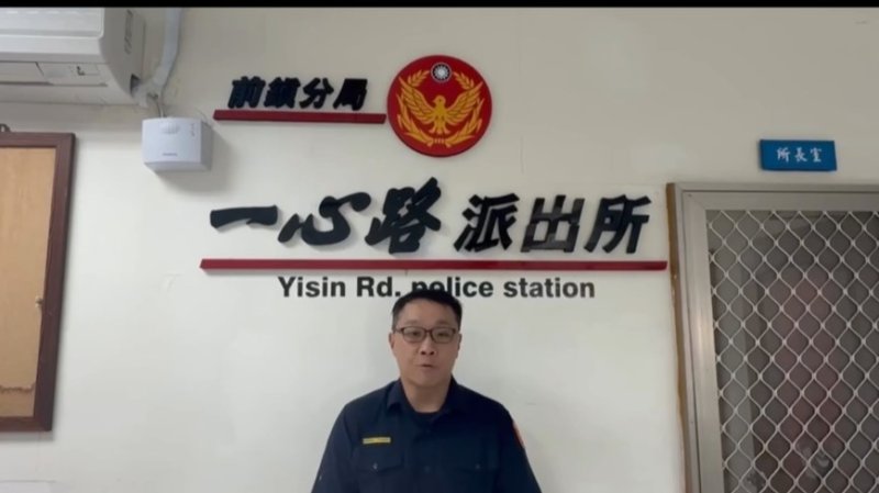 港灣新聞網/「想尿遁也沒用!」毒男蛇行騎車遇警盤查 口袋藏海洛因當場落網
