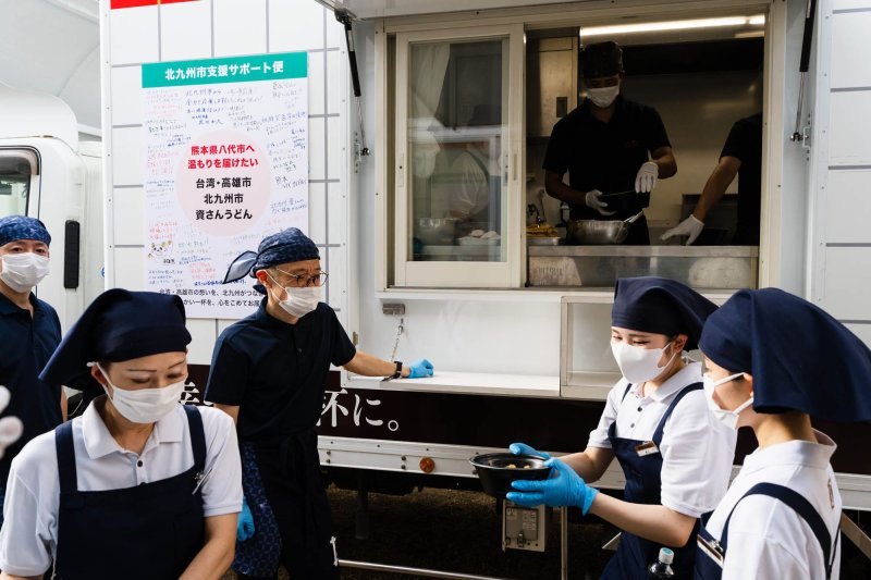 港灣新聞網 / 高雄、北九州二度攜手援助熊本!烏龍麵餐車直送災區 一碗熱湯傳遞台日溫暖