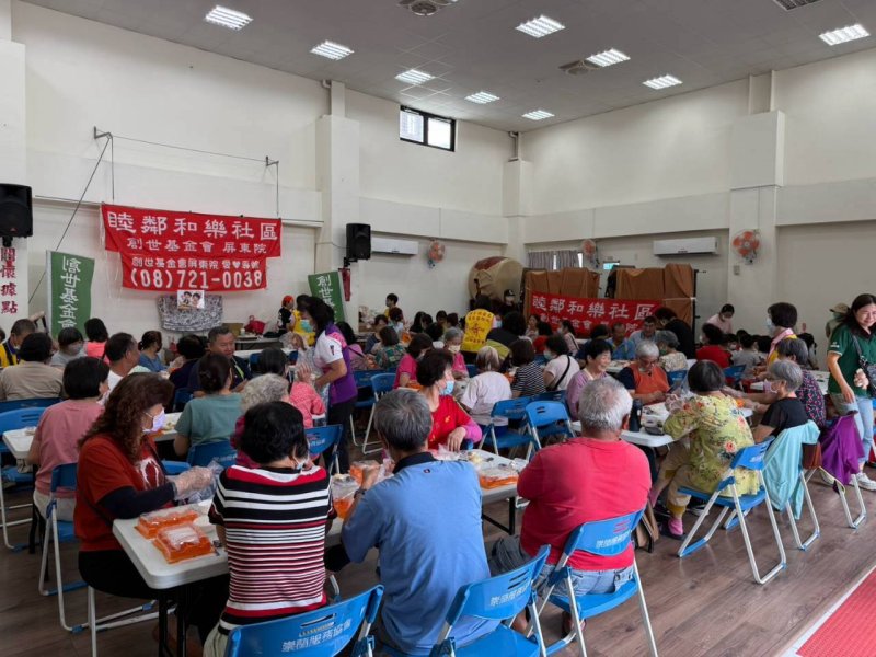 港灣新聞網 / 20張發票換親子月餅DIY!創世屏東院近百人同樂 小小發票化成公益力量